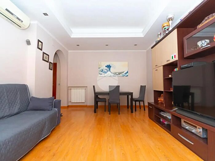 Appartamento trilocale in vendita in Via Cutigliano, Roma