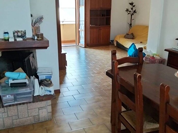 Appartamento quadrilocale in vendita in Via Franco Santocchia, Sant'Eraclio Case Vecchie, Foligno