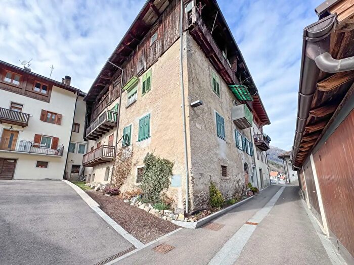 Appartamento con 12 locali in vendita in Via Nazionale, Croviana