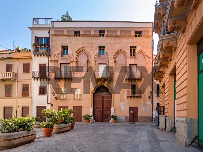 Casa quadrilocale in vendita in Via Monteleone, Palermo