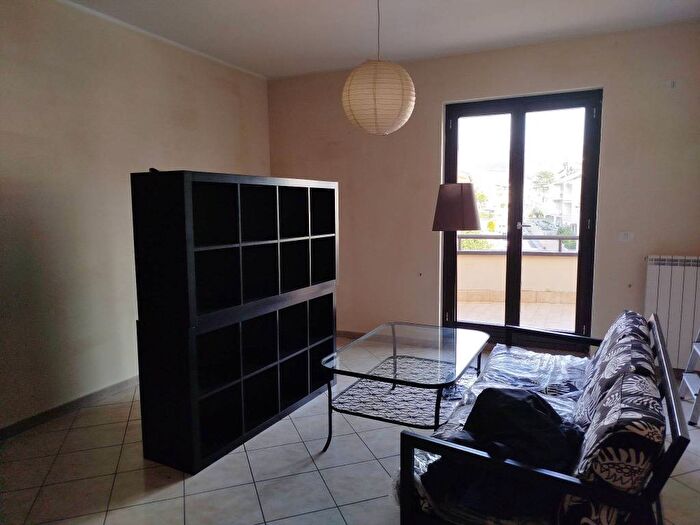 Appartamento quadrilocale in affitto in Via Luciani, Vitulazio