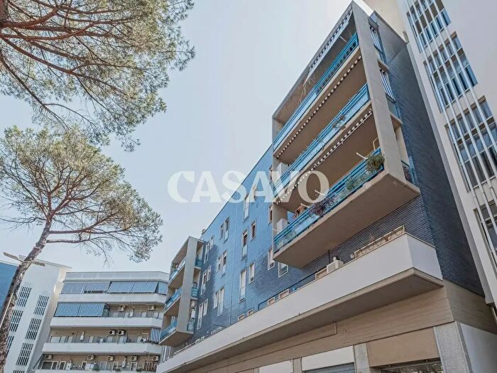 Appartamento quadrilocale in vendita in Via Padre Alberto Grammatico, Roma