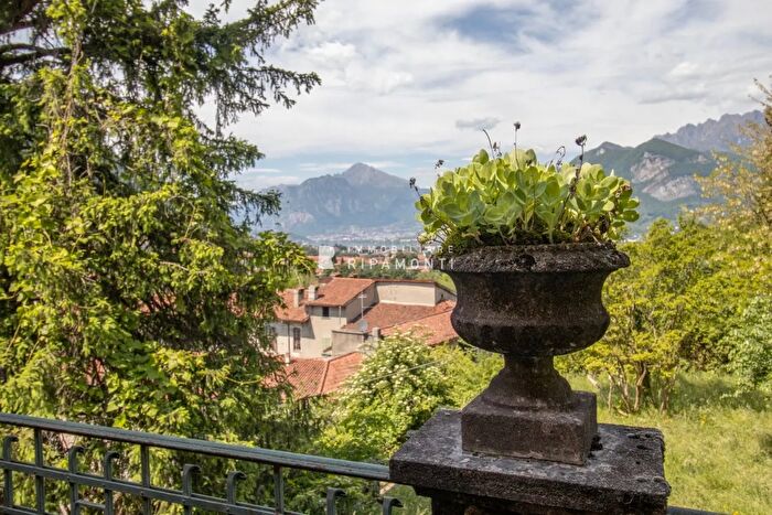 Casa con 10 locali in vendita in Località Ganza, Valgreghentino