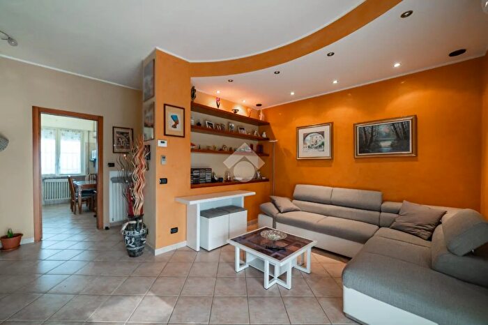 Casa con 6 locali in vendita in Via Salvo dAcquisto, Paderno Dugnano