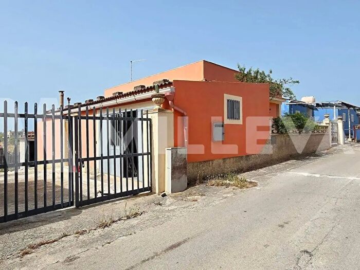 Casa quadrilocale in vendita in Via delle Viole, Ispica
