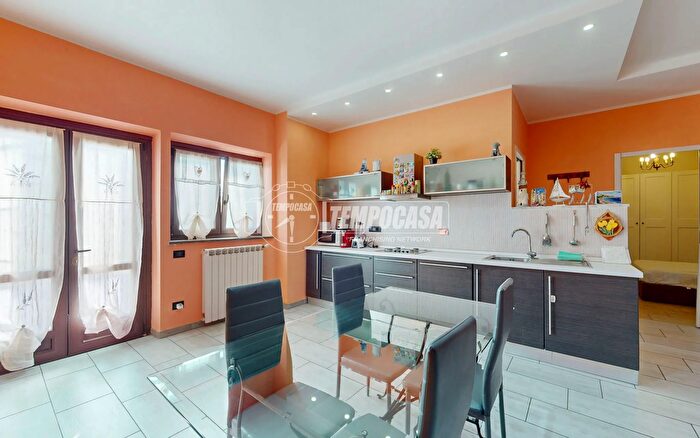 Appartamento quadrilocale in vendita in Via Palmero, None