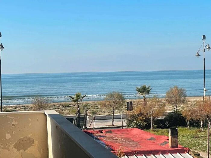 Appartamento con 6 locali in vendita in Viale Italia, Mondragone