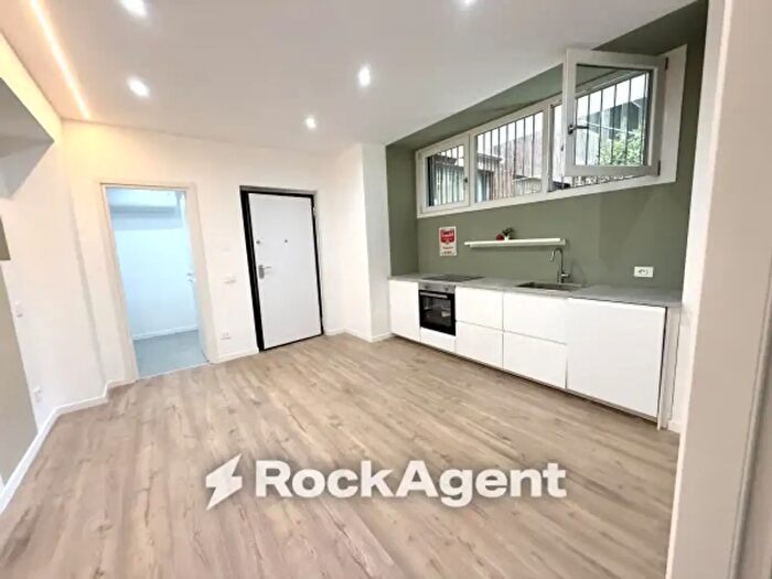 Appartamento trilocale in vendita in Via Roncaglia, Milano