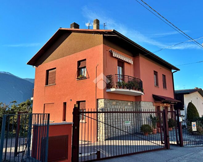 Appartamento quadrilocale in vendita in Via S Martino, Mandello Del Lario