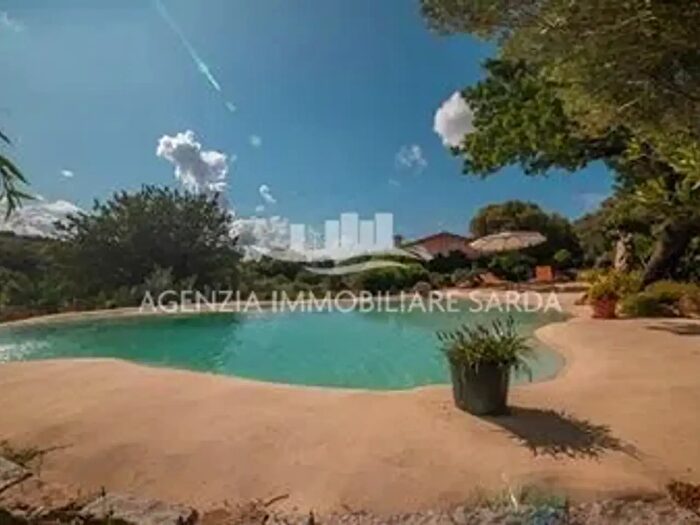 Casa con 7 locali in vendita in Arzachena