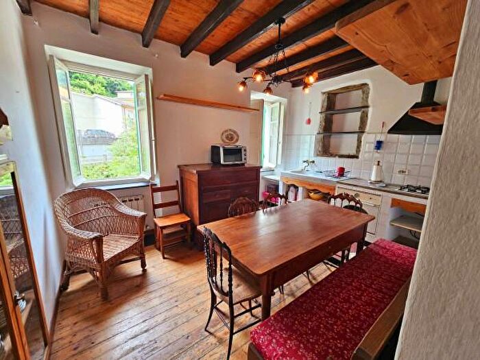 Appartamento quadrilocale in vendita in Via Cimitero, Mezzanego