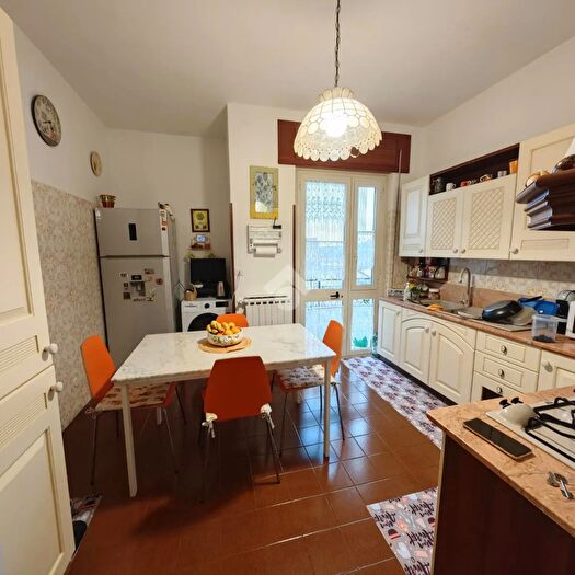 Casa con 8 locali in vendita in Via V Zangrilli, Spigno Saturnia