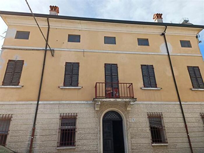 Casa con 6 locali in vendita in Via Roma, Cotignola