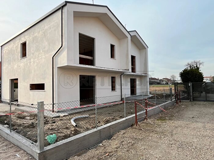 Casa con 6 locali in vendita in Via Frazione Camazzole, Carmignano Di Brenta