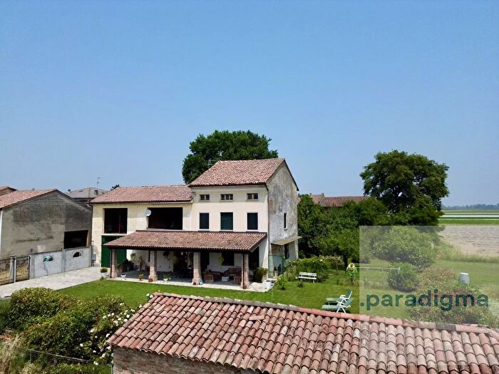Casa con 6 locali in vendita in Alluvioni Piovera