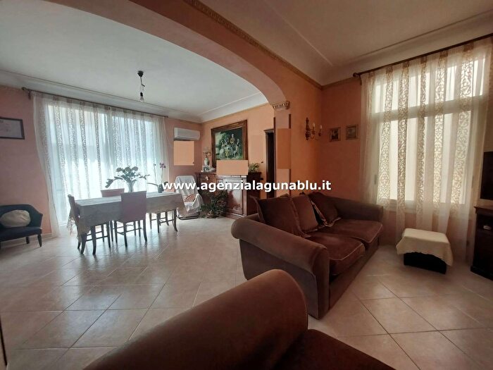 Appartamento quadrilocale in vendita in Via Emanuele Sansone, Mazara Del Vallo