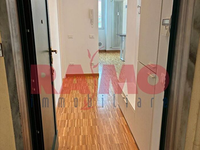 Appartamento trilocale in affitto in Via Giulio e Corrado Venini, Centrale, Milano