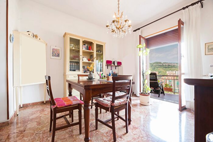 Appartamento con 7 locali in vendita in Via Antonio Burlando a, Genova