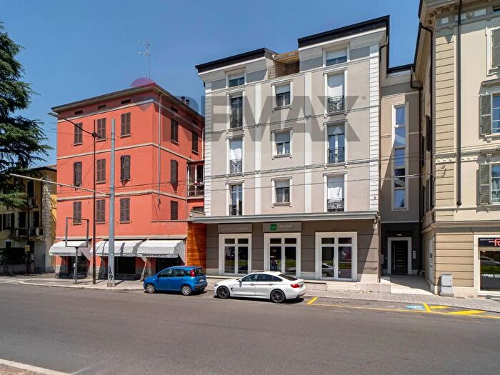 Appartamento trilocale in vendita in Via Emilia Est, Parma