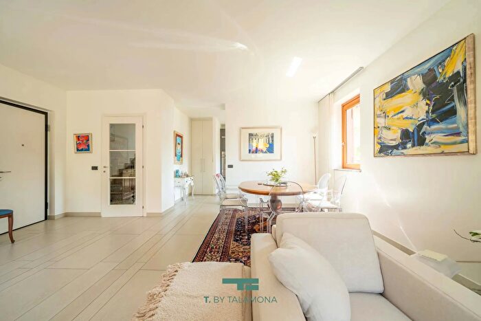 Casa con 5 locali in vendita in Meina