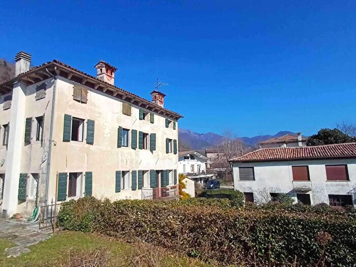 Casa con 12 locali in vendita in Via Pallade, Follina