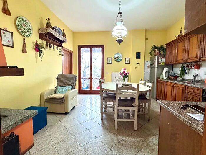 Appartamento con 6 locali in vendita in Empoli