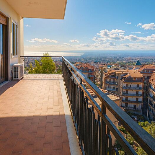 Appartamento con 5 locali in vendita in Viale dellAutonomia, Gravina Di Catania