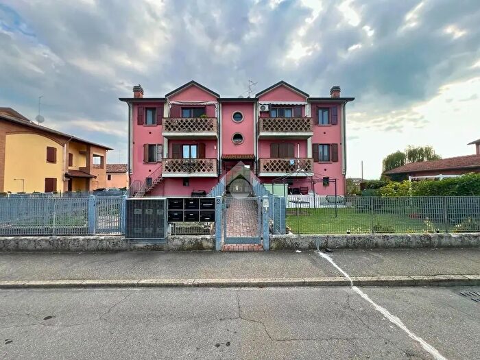 Appartamento trilocale in vendita in Via R Pelizzoni, Sissa Trecasali