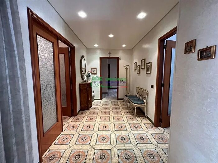 Appartamento con 7 locali in vendita in Via Ing Migliorisi, Ragusa