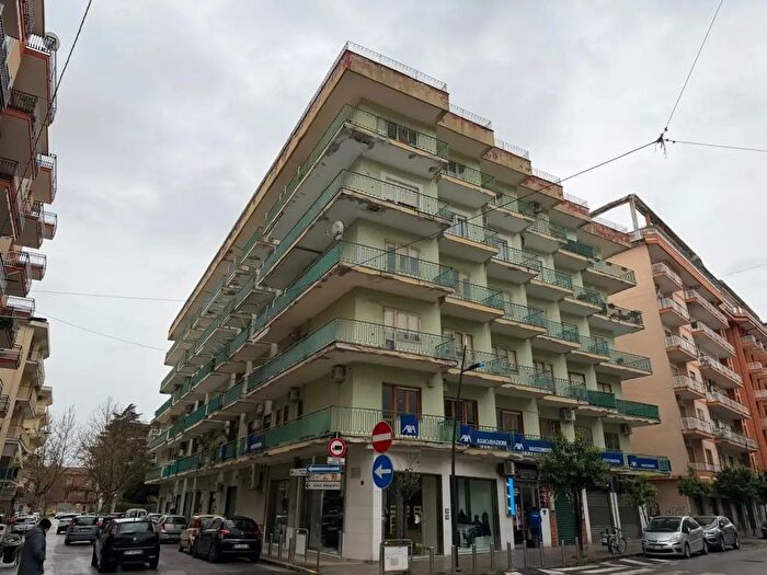 Appartamento con 5 locali in vendita in Viale Primo Baratta, Battipaglia