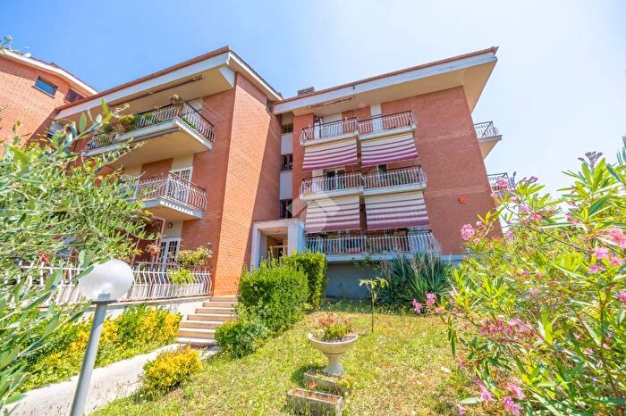 Appartamento trilocale in vendita in Via Alcide De Gasperi, Ariccia