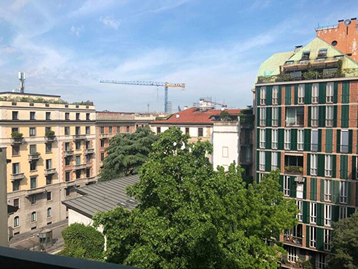 Appartamento con 6 locali in affitto in Via Monte di Pietà, Brera, Milano