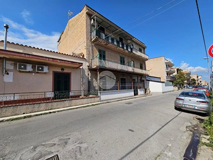 Appartamento quadrilocale in vendita in Via Aloi, Palermo