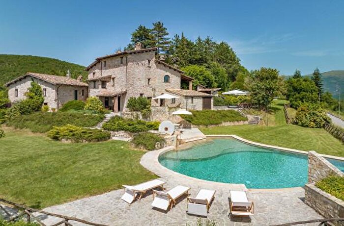 Casa con 6 locali in vendita in Corone, Preci