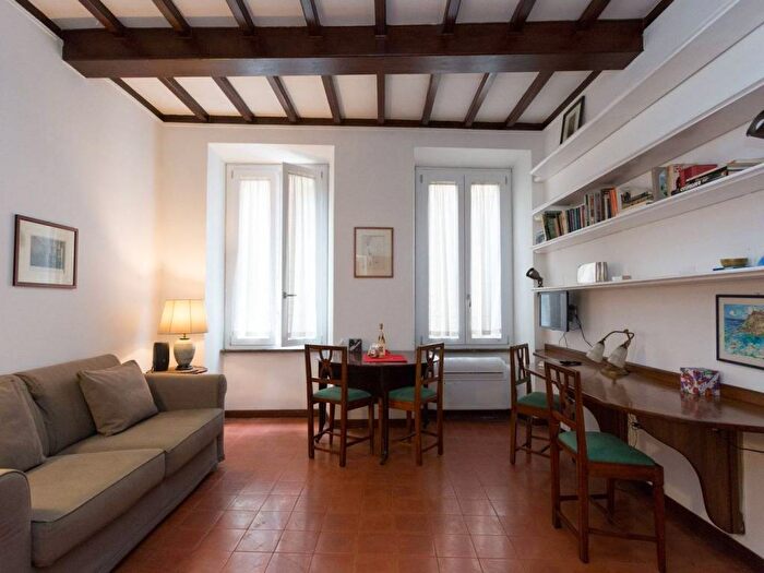 Appartamento trilocale in affitto in Via dei Balestrari, Campo de Fiori, Roma