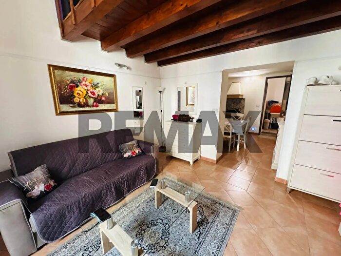 Appartamento trilocale in vendita in Via Monfalcone, Siracusa