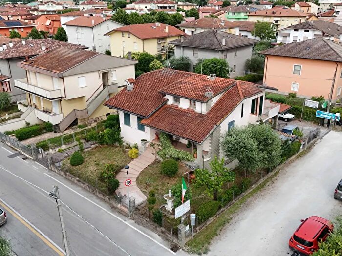 Casa con 6 locali in vendita in Verucchio