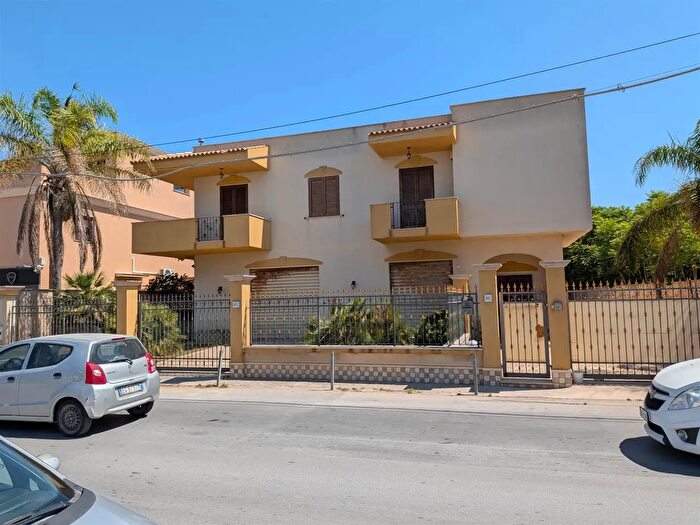 Casa con 9 locali in vendita in Mazara Del Vallo