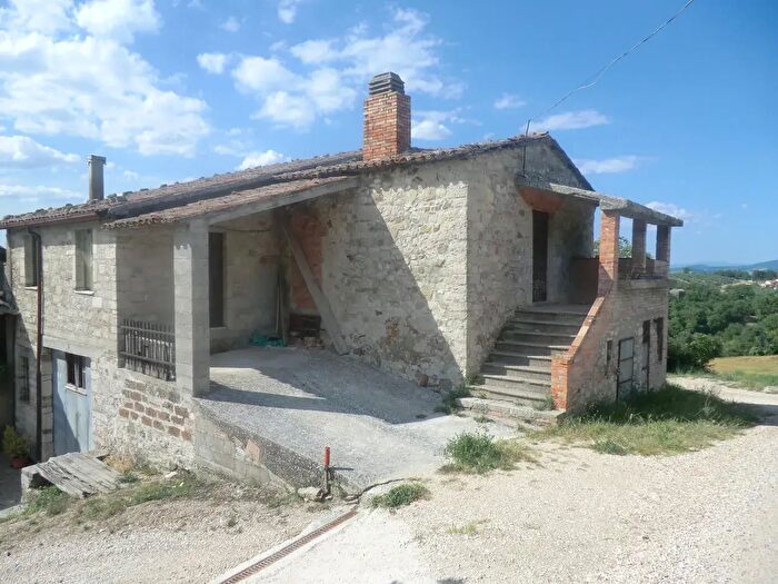 Casa con 6 locali in vendita in Todi