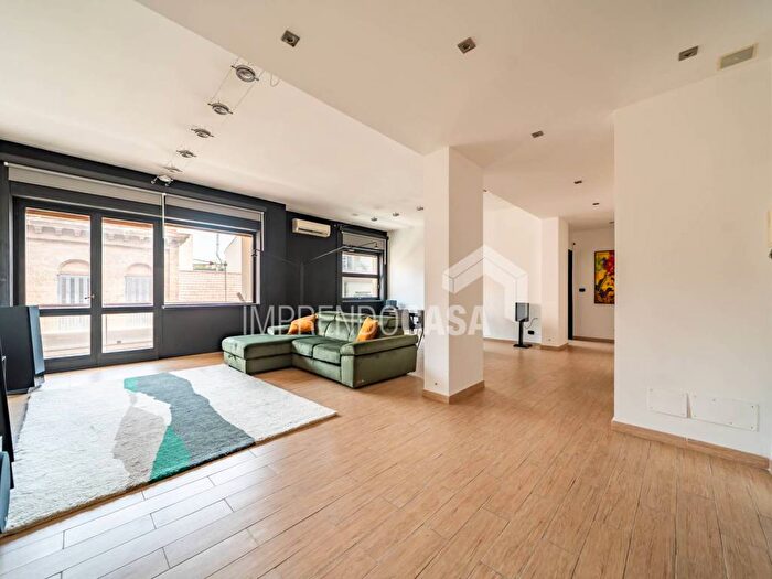 Appartamento quadrilocale in affitto in Via Nicolò Gallo, Politeama Ruggiero Settimo, Palermo
