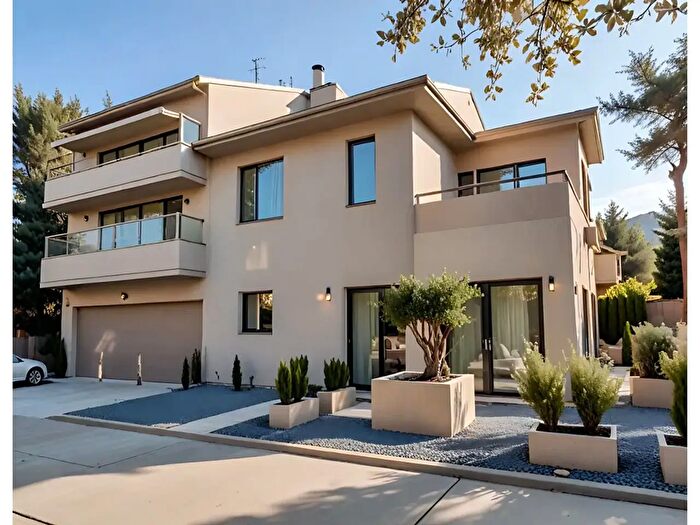 Casa con 7 locali in vendita in Viale Guglielmo Oberdan, Cesena