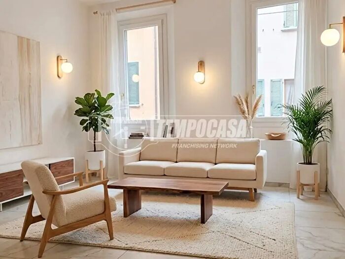 Appartamento quadrilocale in vendita in Via Mascarella, Bologna