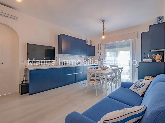 Appartamento quadrilocale in vendita in Via Andrea Bafile, Jesolo