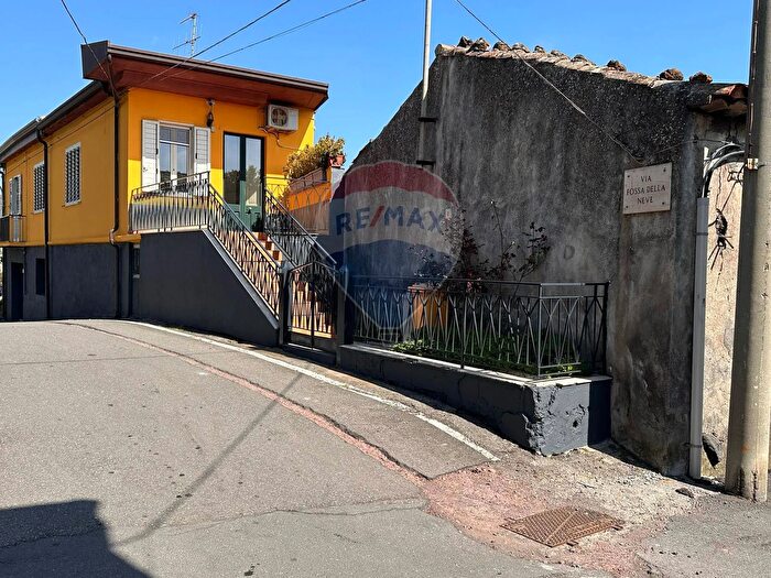 Casa con 6 locali in vendita in Via Fossa della Neve, Linguaglossa