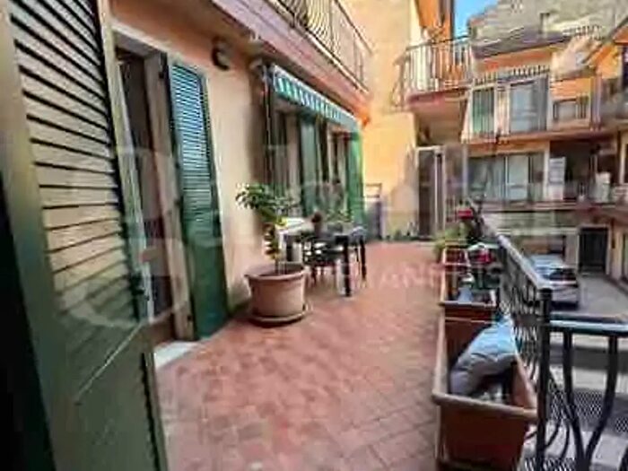 Appartamento con 5 locali in affitto in Lungadige Porta Vittoria, Verona