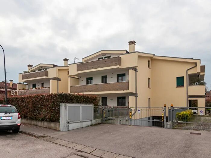 Appartamento quadrilocale in vendita in Via Marcello Benedetto, Abano Terme