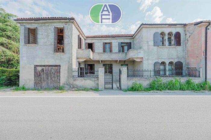 Casa con 6 locali in vendita in Via Desman, Santa Maria Di Sala