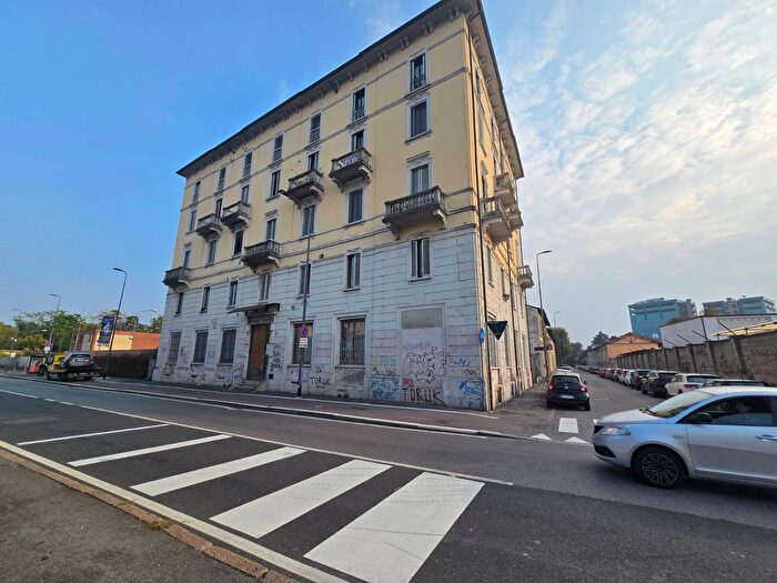 Appartamento trilocale in vendita in Via Corelli, Milano