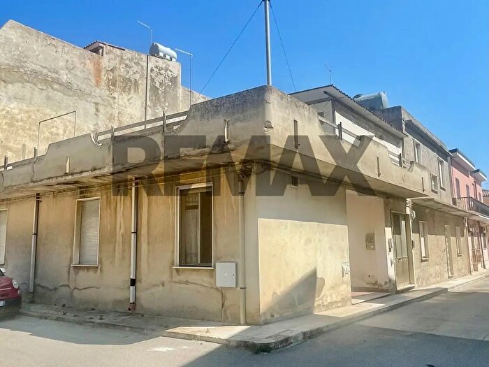 Casa con 7 locali in vendita in Pachino