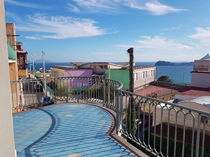 Appartamento quadrilocale in affitto in Via Filomarino, Monte di Procida
